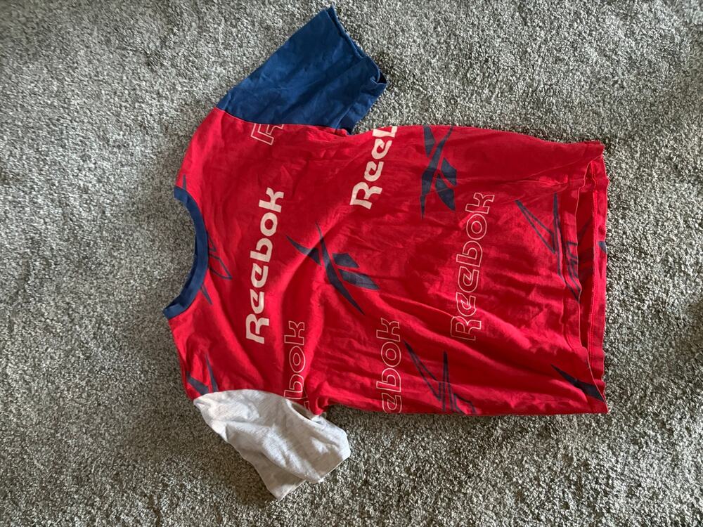 AOP Reebok Kids large shirt